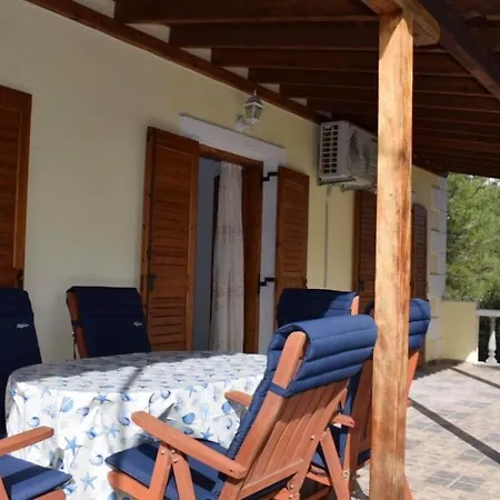 Pine Tree House Troulos