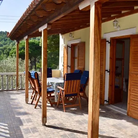 Pine Tree House Apartamento Troulos