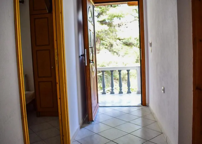 Pine Tree House * Troulos