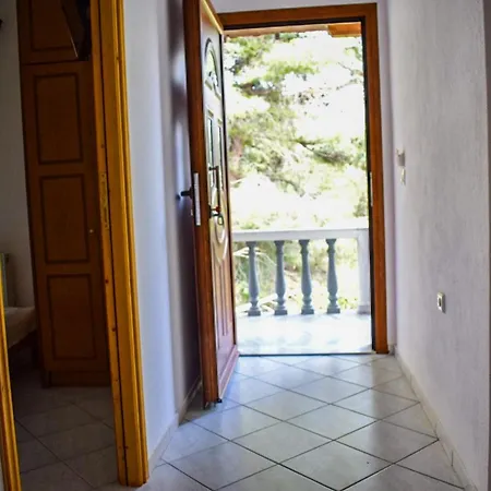 Pine Tree House * Troulos