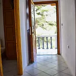 Pine Tree House * Troulos